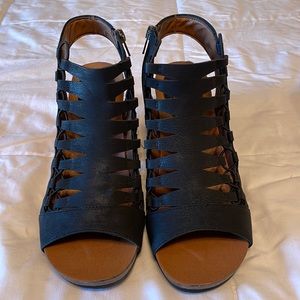 Hocus Pocus wedge heels, size 9.5, black